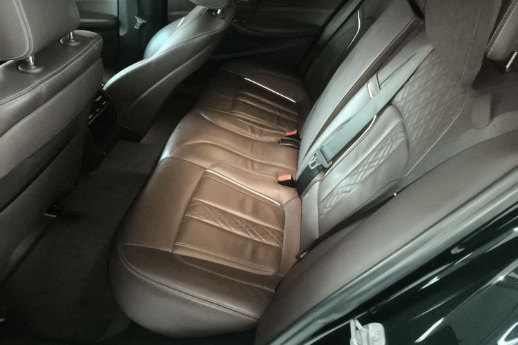 宝马5系新能源 2019款 改款 530Le 豪华套装中控内饰21