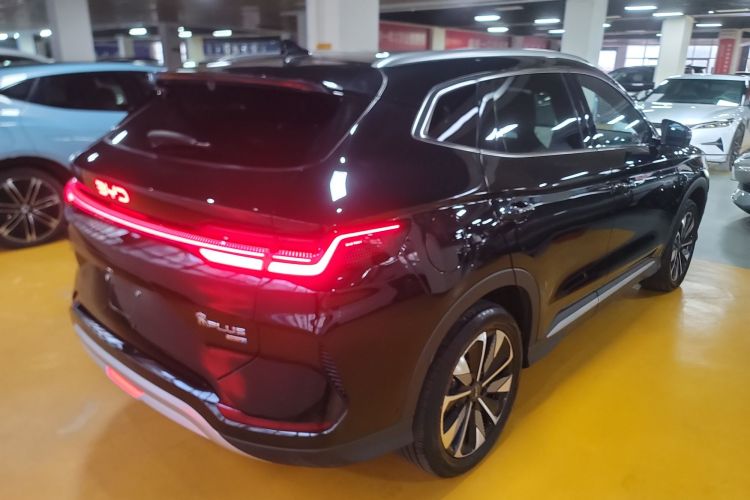 比亚迪 宋PLUS新能源 2025款 EV 智驾版 520km 尊贵型车身外观7