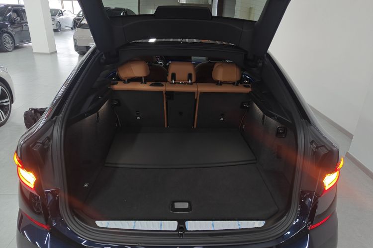 宝马6系GT 2022款 630i M运动套装机舱底盘23