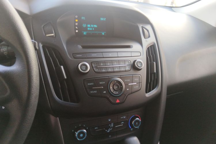 福特 福克斯 2015款 两厢 1.6L 自动舒适型中控内饰16