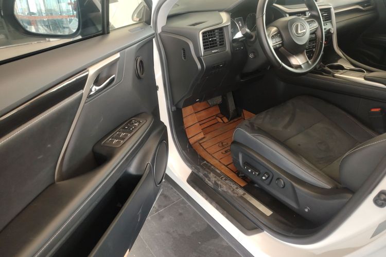 雷克萨斯RX 2020款 改款 300 两驱精英版中控内饰20