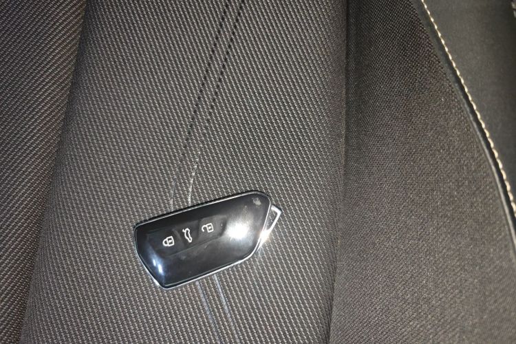 大众 ID.UNYX 与众 2025款 Pure中控内饰11