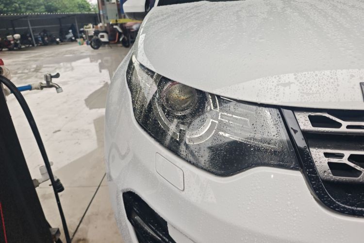 路虎 发现神行 2018款 240PS SE版车身外观8