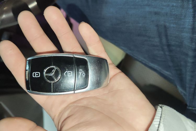 奔驰E级 2021款 改款 E 300 L 时尚型中控内饰7001