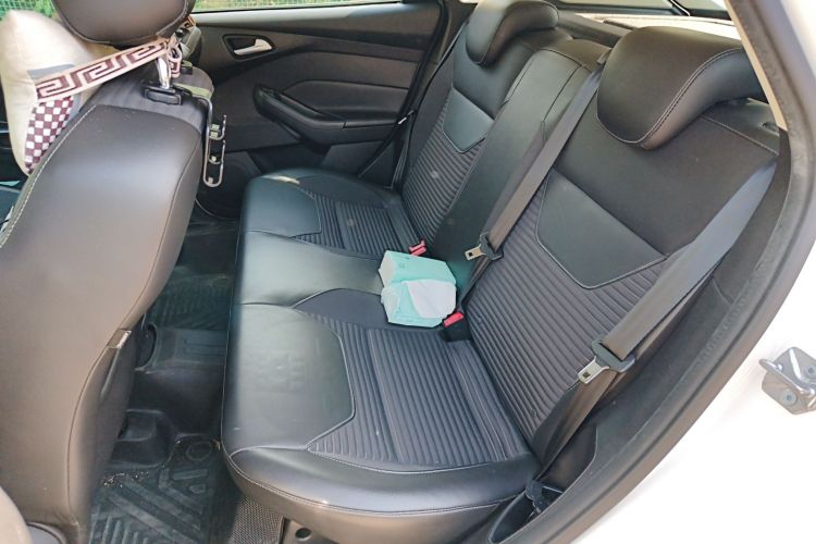 福特 福克斯 2018款 两厢经典 EcoBoost 180 自动精英型中控内饰21