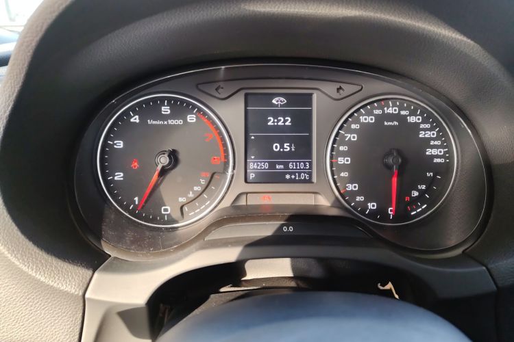 奥迪A3 2014款 Sportback 35 TFSI 自动时尚型中控内饰15