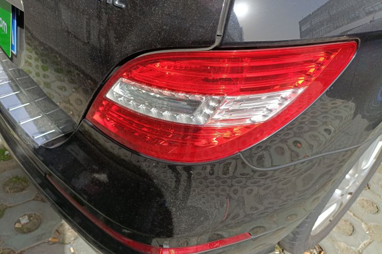 奔驰R级 2017款 R 320 4MATIC 商务型臻藏版车身外观9