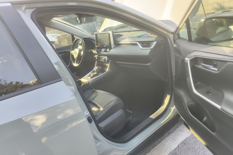丰田 RAV4荣放 2020款 双擎 2.5L E-CVT四驱精英PLUS版局部细节9005