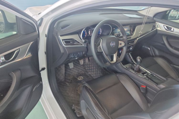 长安 逸动 2019款 高能版 1.6L GDI 手动先锋型 国VI中控内饰20