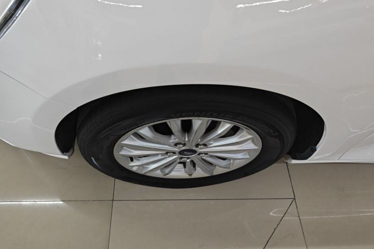 福特 福克斯 2020款 三厢 EcoBoost 180 自动锋潮型车身外观6007