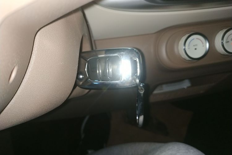 五菱汽车 宏光MINIEV 2025款 四门版 进阶款中控内饰11