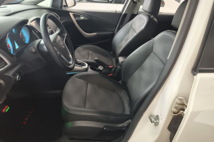 别克 英朗 2014款 XT 1.6L 自动时尚版中控内饰19