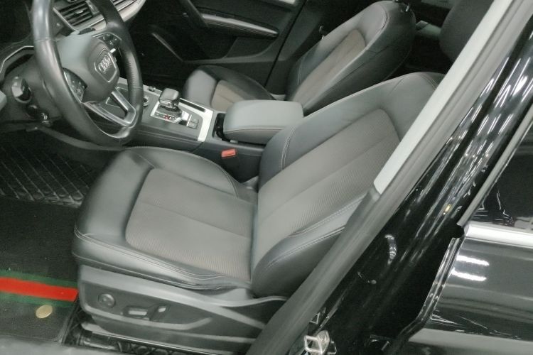 奥迪Q5L 2018款 40 TFSI 荣享时尚型 国VI中控内饰19