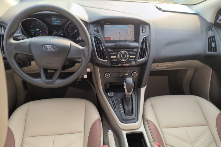 福特 福克斯 2017款 三厢 1.6L 自动舒适型智行版中控内饰12