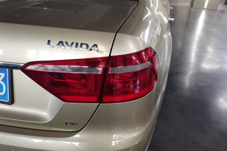 大众 朗逸 2013款 改款 1.4TSI DSG舒适版车身外观9