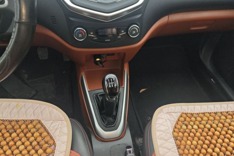 吉利汽车 金刚 2016款 1.5L 手动精英型中控内饰18