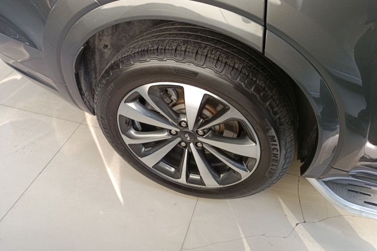 理想汽车 理想ONE 2020款 增程6座版车身外观6008