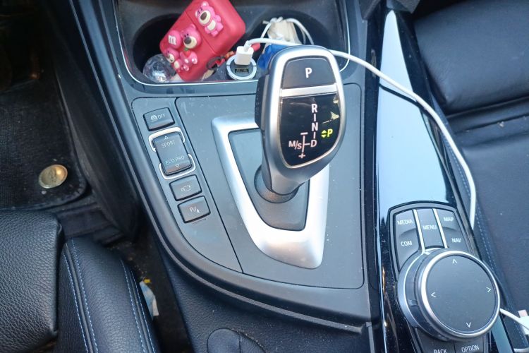 宝马3系GT 2020款 320i M运动曜夜版中控内饰18