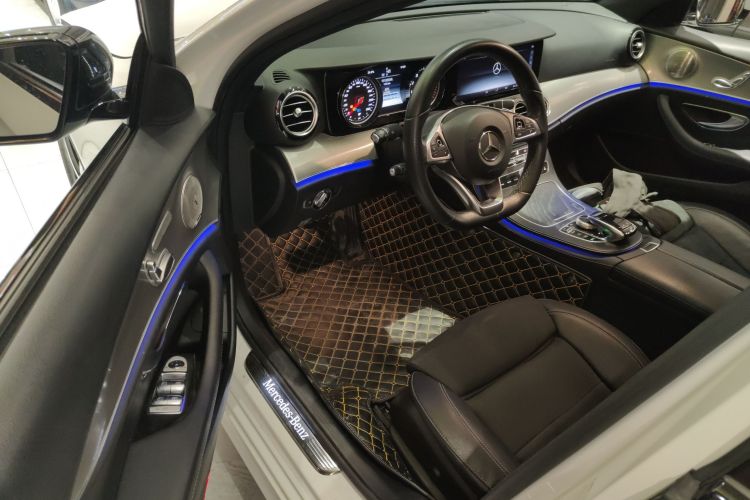 奔驰E级 2017款 E 200 运动型中控内饰20