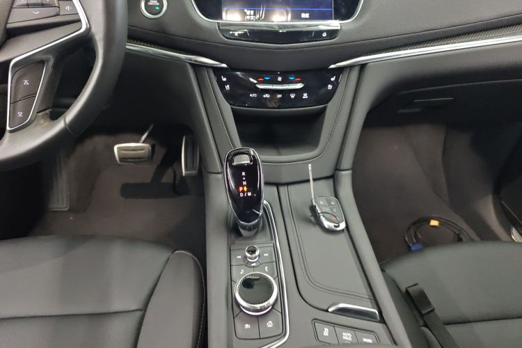 凯迪拉克XT5 2023款 2.0T 四驱尊贵型（至臻版）中控内饰18