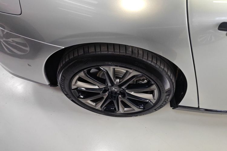 小鹏P7 2022款 670N+车身外观6008