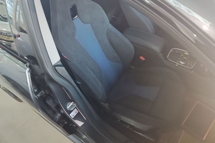 宝马2系(进口) 2021款 225i 四门轿跑车 M运动曜夜套装局部细节41