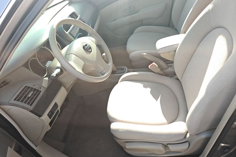 日产 轩逸 2012款 经典 1.6XE 自动舒适版中控内饰19