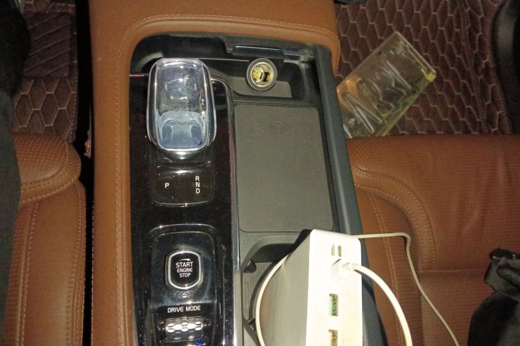 沃尔沃XC90新能源 2021款 E驱混动 T8 智尊豪华版 7座中控内饰18