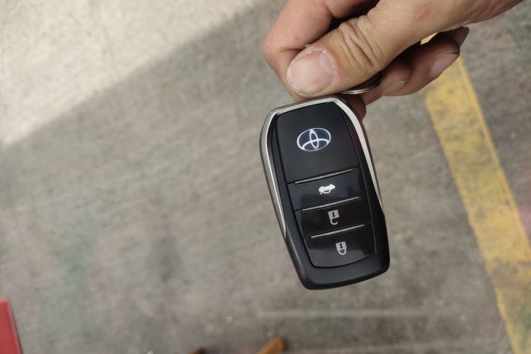 丰田 雷凌 2017款 改款双擎 1.8H GS-L E-CVT领先版 国V中控内饰11