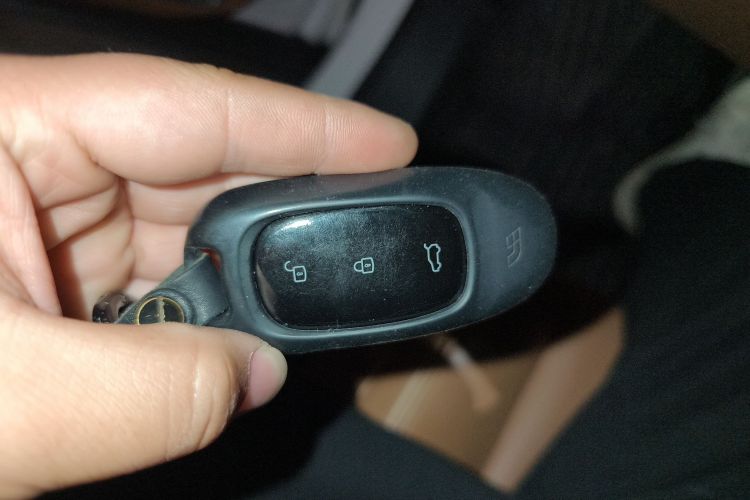 理想汽车 理想ONE 2020款 增程6座版中控内饰11