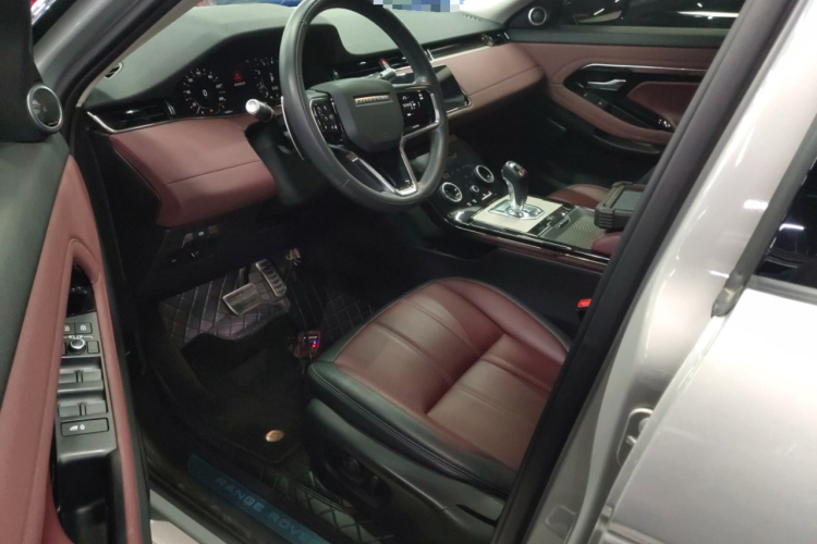 路虎 揽胜极光 2022款 极光L 249PS R-Dynamic 豪华版中控内饰20