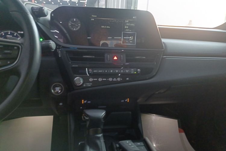 雷克萨斯ES 2021款 200 卓越版中控内饰16