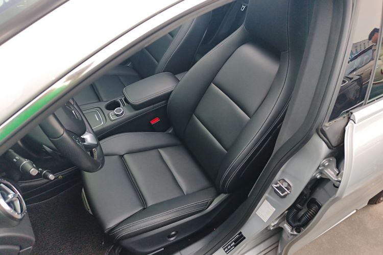 奔驰CLA 2018款 CLA 200 时尚型局部细节19