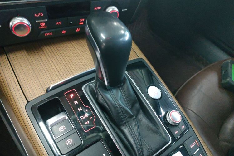 奥迪A6L 2018款 30周年年型 30 FSI 风尚型中控内饰18