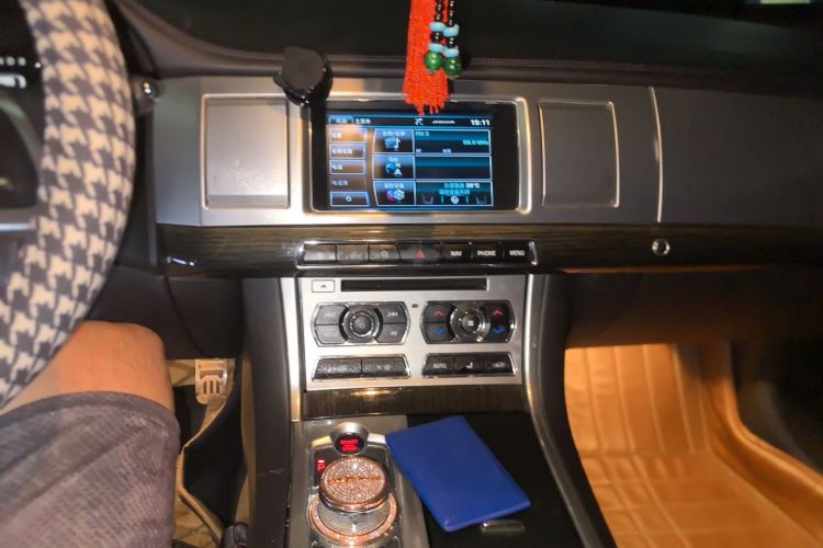 捷豹XF 2015款 XF 3.0 SC R-Sport 豪华版中控内饰16