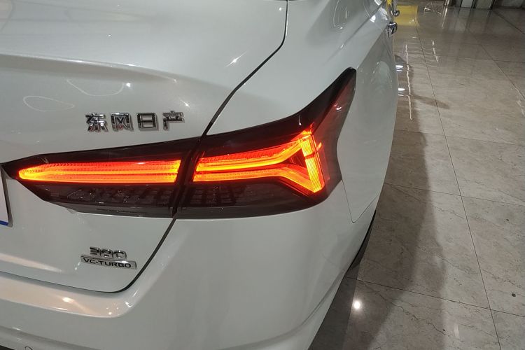 日产 天籁 2022款 2.0T XL 进享版车身外观9