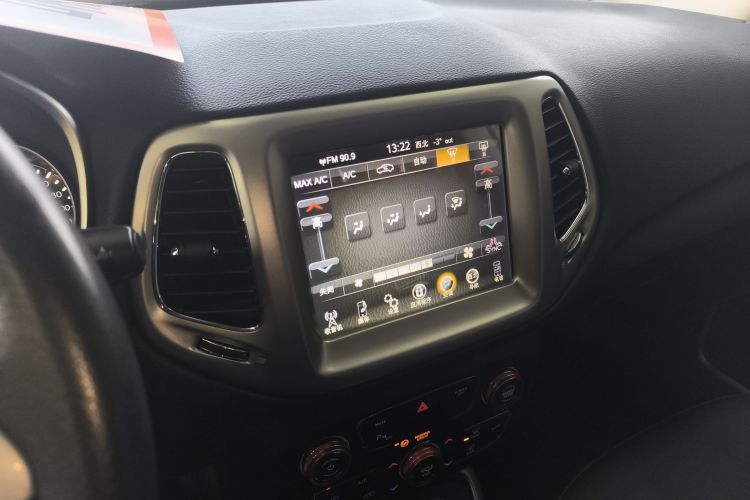 Jeep 指南者 2017款 200T 自动家享版局部细节16