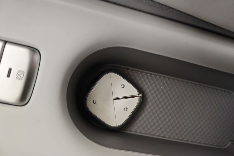 五菱汽车 五菱Air ev晴空 2023款 四座-进阶版中控内饰11