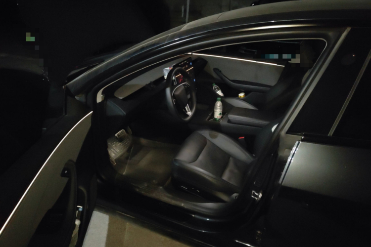 特斯拉 Model 3 2023款 后轮驱动版中控内饰20