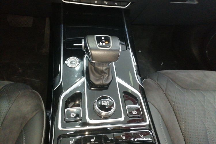 红旗HS5 2022款 改款 2.0T 智联旗享版中控内饰18