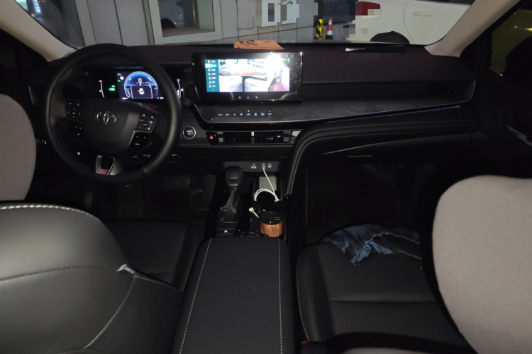 丰田 凯美瑞 2024款 双擎 2.0HE 精英版中控内饰12