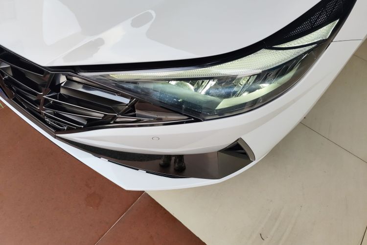 现代 伊兰特 2022款 240TGDi DCT LUX尊贵版局部细节36