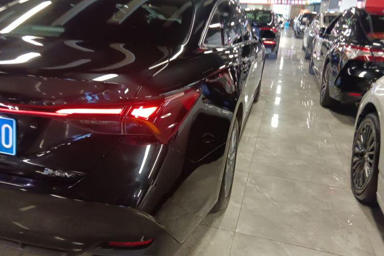 丰田 亚洲龙 2024款 双擎 2.0L 臻选版车身外观9