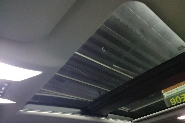 丰田 威兰达 2023款 2.0L CVT两驱豪华PLUS版中控内饰22