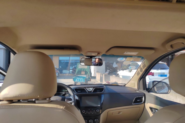 五菱汽车 五菱宏光 2015款 1.5L S1舒适国V中控内饰22