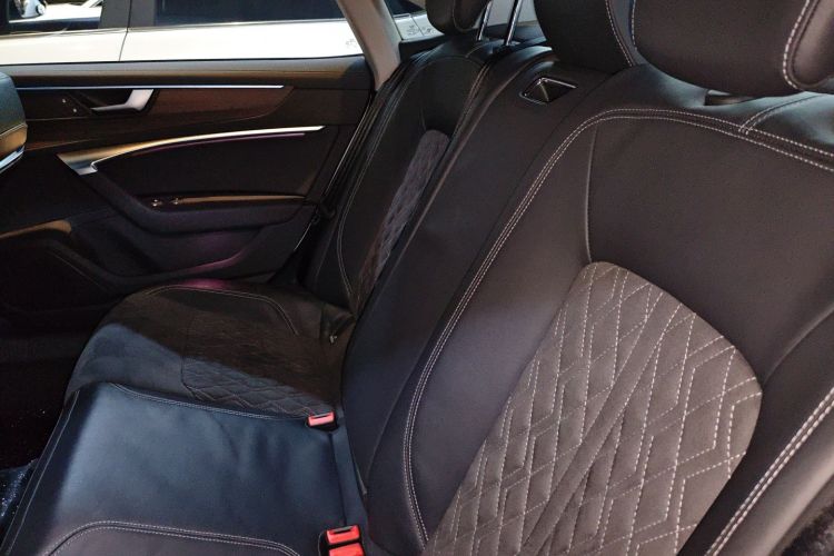 奥迪A7L 2022款 55 TFSI quattro S-line 志远型流晶套装中控内饰7004