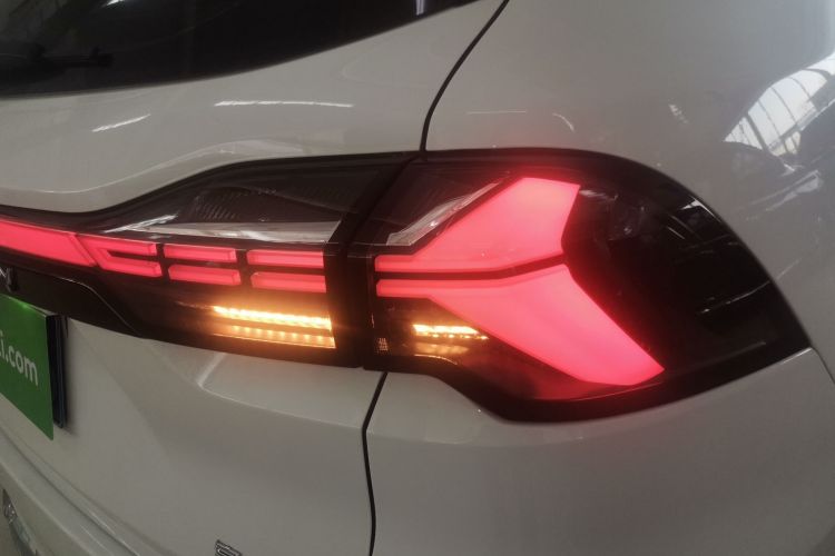 吉利汽车 豪越L 2025款 2.0T DCT尊享款车身外观9