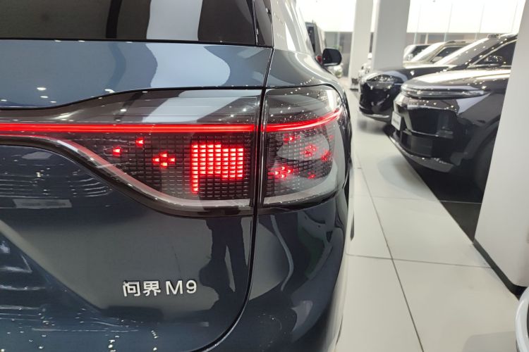 鸿蒙智行 问界M9 2024款 增程 Ultra版 52kWh 5座版车身外观6006