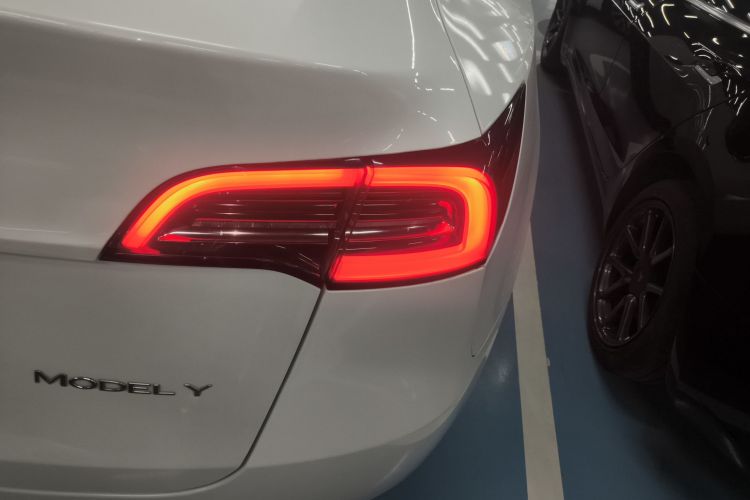 特斯拉 Model Y 2022款 长续航全轮驱动版车身外观6006