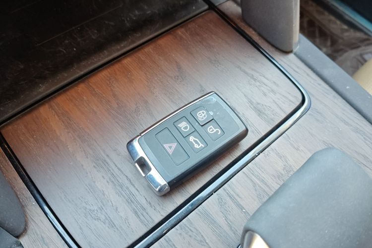 路虎 发现运动版 2024款 性能科技版中控内饰11